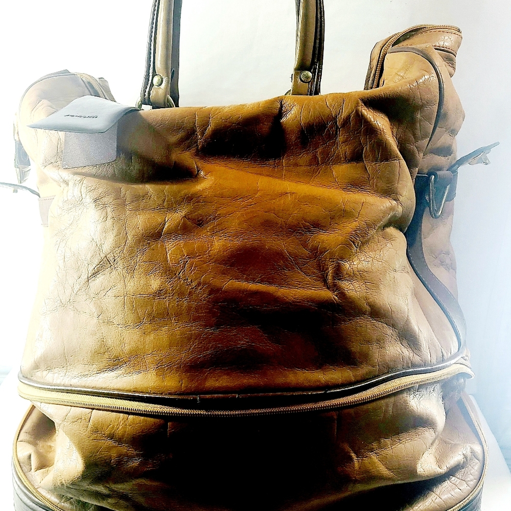 Cherish Leather Travel Bag - Picture 3 of 6
